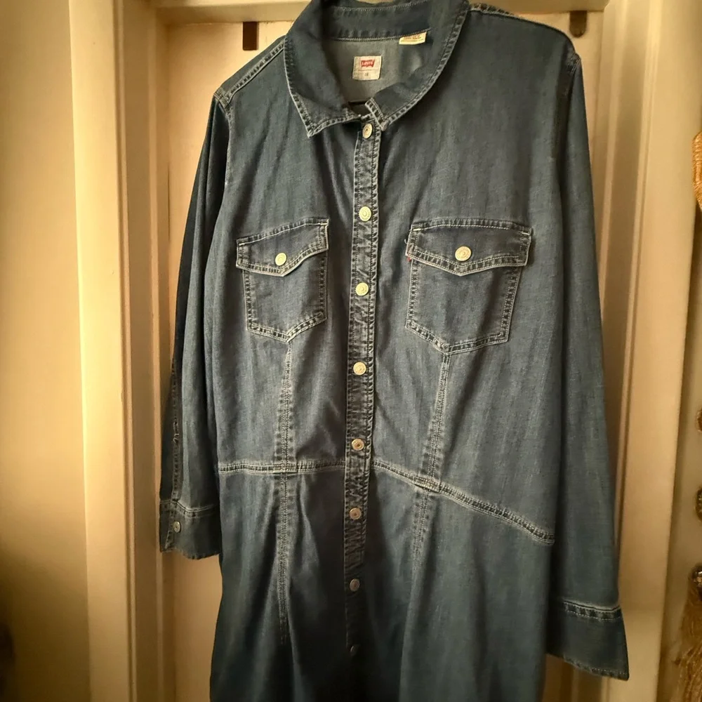 Levi's Classic Blue Denim Shirt - Picture 1 of 4